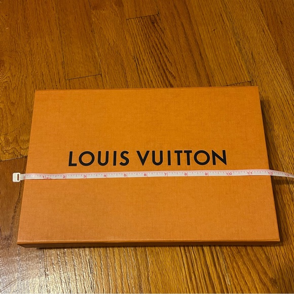 Louis Vuitton Gift Box - Picture 4 of 6